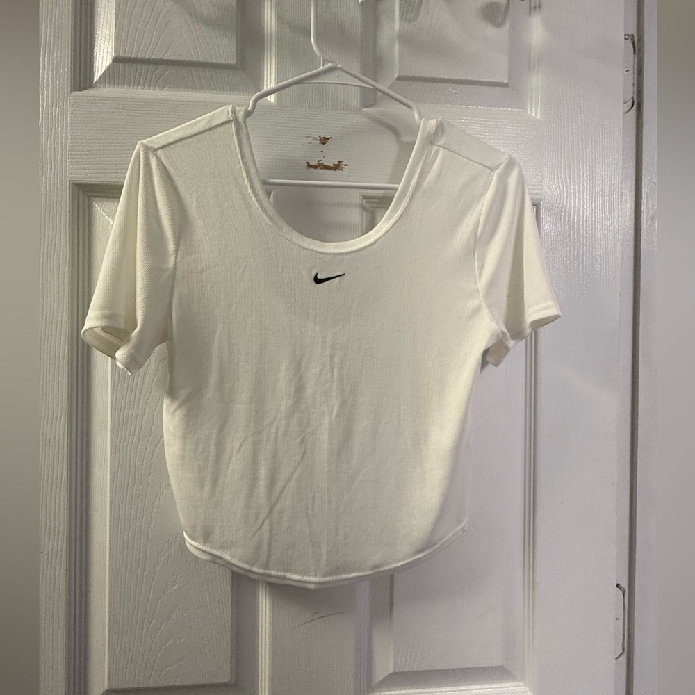 Nike Women's Cream Short Sleeve Crop Top